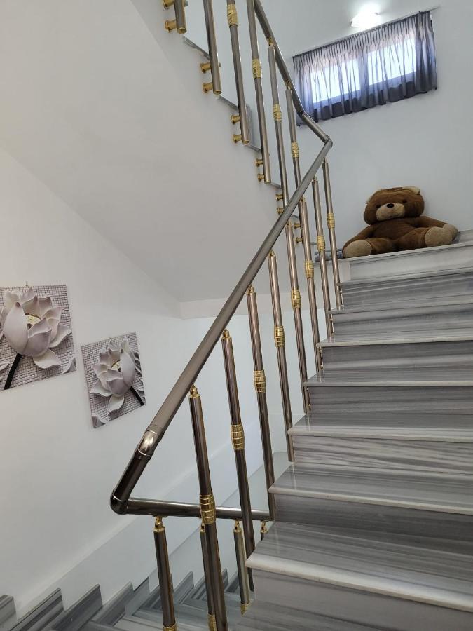 Italian Style Apartment Драч Екстериор снимка