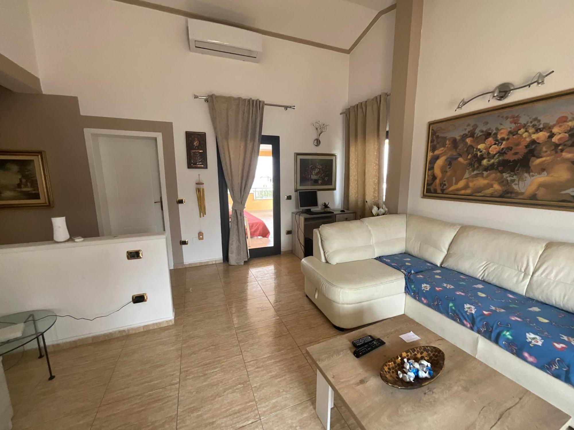 Italian Style Apartment Драч Екстериор снимка